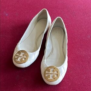 Tory Burch Cream Gold Flats Elegant Slip-On